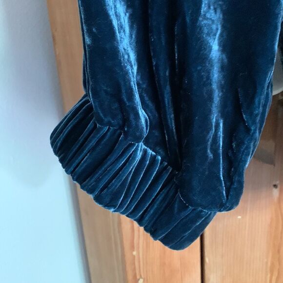 Go > Go Silk deep green velour long sleeve frayed hem tunic top - Picture 5 of 10